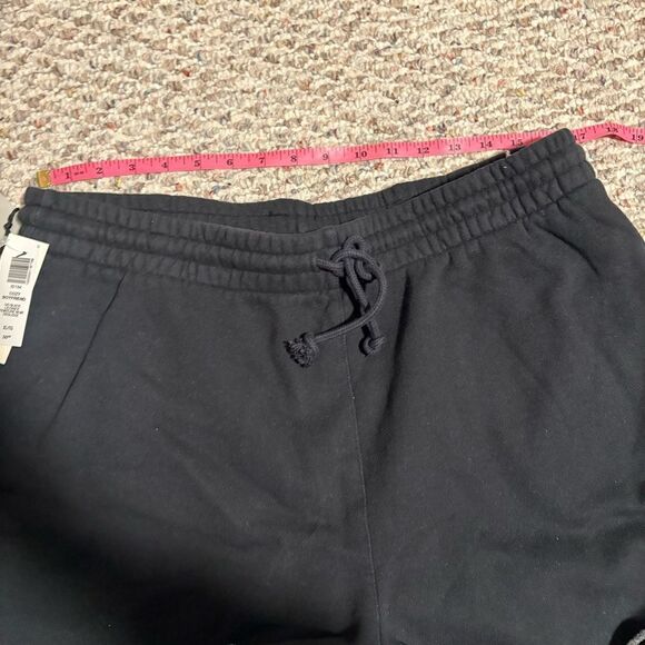 NWT Aritzia TNA Cozy Fleece Boyfriend Hi-Rise Mini Short Black- Size XL - Picture 6 of 9